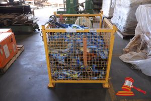 32 · YELLOW METAL STILLAGE, APPROX; 1M W X 1M D X 1.1M H, CONTAINS STRAPS, CHAINS AND RATCHET STRAPS OF VARIOUS SIZES, AND CAPACITIES, SOME MARKS/RUST