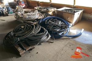 131 · 1 X CRATE AND 2 X PALLETS OF ASSORTED HYDRAULIC HOSES. ASSORTED SIZES AND LENGTHS