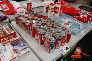 340 · BUNDLE OF COCA-COLA CANS