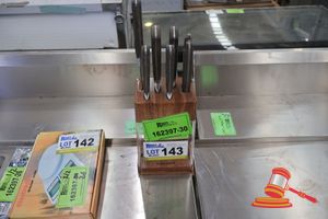 143 · 6 PCE KNIFE BLOCK WITH SHARPENER AND SHEERS