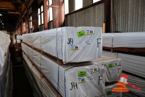 84 · PACK OF JARRAH SKIP DRESSED, FEATURE, 100mm x 25mm, PACK SIZE L5.7MT x W500mm x H450mm =900kg, 407LM (PACK# 320028358)