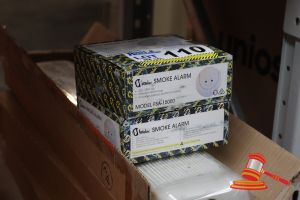 110 · BUNDLE WITH SMOKE ALARMS, AND LIGHTS, UNTESTED