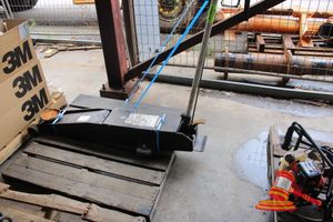 45 · HYDRAULIC JACK MODEL# G2S01, 1000kg SWL, APPROX DIMENSIONS L1200mm x W190mm WITH A HANDLE OF 1100mm