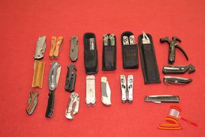 36 · 20 X ASSORTED MULTI PURPOSE TOOLS AND POCKET KNIVES