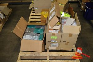 APPROX 7 X BOXES OF PPE SUPPLIES, INCLUDES: HONEYWELL ELECTRIFLEX GLOVES, ANSELL EDGE 82-133 GLOVES, ALPHATEC ANSELL RUBBER GLOVES, VARIOUS OTHERS AND SIZES (BOXED), ON A PALLET