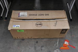 171 · EURO RANGEHOOD, MODEL# ER90UMBG-DAMAGED, SHATTERED GLASS- UNTESTED - NO WARRANTY/ RETURN / DAMAGED/ CREDIT RETURN, AS IS - INSPECTION RECOMMENDED