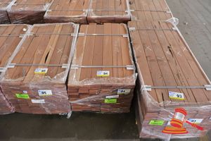 94 · PACK OF JARRAH DECKING 86 x 19 x 900mm, FEATURE , 108 LM, PACK# 320028823, TRANSPORT DIMS - L 950 x H 450 x W 500.
