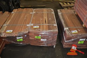 153 · PACK OF JARRAH DECKING 86 x 19 x 900mm, FEATURE,108 LM, PACK# 320028688, TRANSPORT DIMS - L 900 x H 450 x W 500.