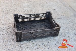 465 · PALLET OF BLACK PLASTIC STACKABLE UV STABILISED STORAGE CRATES, APPROX 600 x 400 x 180mm
