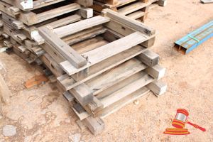 29 · 40 x HARDWOOD PALLETS (100 X 100MM X 950 X 950MM)
