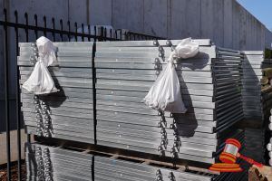 20 x 2.1m x 1.8m Portable Cattle Panels, 60 x 30 Rails