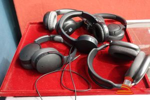 19 · 5 X ASSORTED HEADPHONES INCLUDING JBL, ZEBRONICS, SKULL CANDY, LASER, 1 X UNBRANDED. IN ASSORTED USED CONDITION. UNTESTED