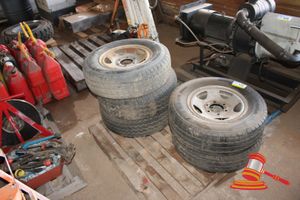 4 X ASSORTED TYRES AND RIMS TO SUIT ISUZU. 6 STUD. 225/70/R15C