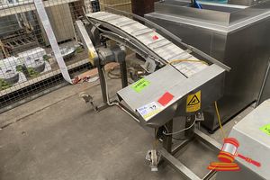 32 · STAINLESS STEEL MOBIE INCLINE CONVEYOR BELT, SLAT TYPE, WITH MOTOR. APPROX; 1.3M W X 70CM D X 90CM H. SOME WEAR/DAMAGE. (UNTESTED)