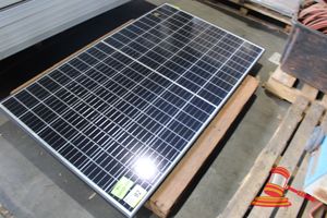 92 · SUNTEC SOLAR PANEL 1002 x 1680mm APPROX, 34.7 V, 330 W MAX.