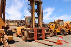 8 · 2014 HYSTER 32-12 HEAVY DUTY FORK LIFT MODEL# H32XM-12, 1646 HRS SHOWING, SERIAL# G008E01795M **NOTE- KEY IGNITION BARREL LOOSE, 1 RH WINDOW MISSING, NO CORRECT KEY.** (ASSET# FL1153)