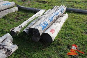 331 · BUNDLE OF 6 X JARRAH STRAINER POST LOGS, 1.8M LONG, 250 - 350mm DIAMETER