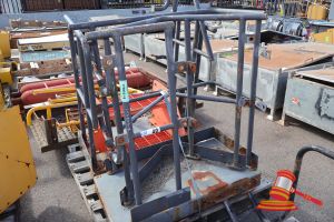 40 · 2 X HITACHI - EX2600-6 FENDER PLATFORM AND HANDRAIL, APPROX; 850MM W X 600MM D X 1.1M H, SOME MARKS/RUST, ON A PALLET