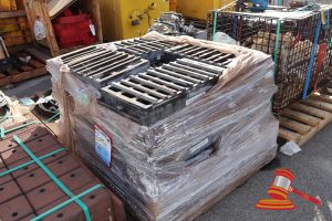 APPROX 20 X INTERLOCKING RUBBER DECKING/FLOORING GRATES, 355 X 697 X 85 / 35X85 MODEL 251202 (WRAPPED IN PLASTIC, ON A PALLET)