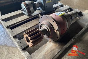Reynolds Crane Boom Rotation Motor. Re513tc104saea. Ra52757. Unused