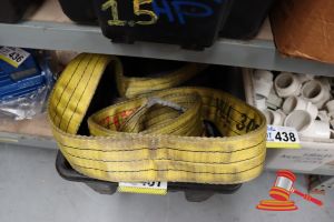 437 · TUB WITH CHAIN, SLINGS ETC