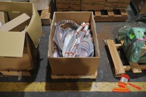 Assorted Hitachi Hoses Of Various Sizes, Includes Part No; 4393214, 4674771, Xv00003447, Xv00003560 And Others, In A Box, On A Pallet (S44#497464776, Dr#1582)