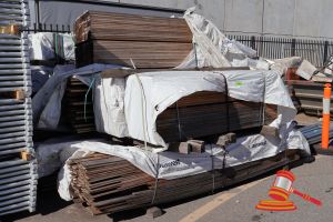 APPROX 7 X PACKS OF JARRAH AND KARRI HARDWOOD- FLOORING, DECKING REEDED 1 FACE AND FINGER JOINTED PLAIN END FLOORING (WHITE ANT INFESTED/ DAMAGED, INSPECTION RECOMMENDED, AS IS SELLING AS ONE LOT )