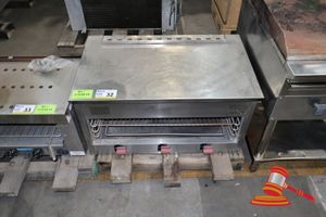 32 · 1 X COMMERCIAL SALAMANDER GRILL, STAINLESS STEEL, 3 BURNER CONTROLS, L940 X W570 X H530, UNTESTED (SOME MARKS), ON A PALLET