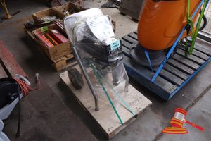 83 · 1 X PUMPS AUSTRALIA HIGH AIRLESS SPRAYER, FLOW 3.5 LTR @ 3000PSI, 240 VOLTS, STAINLESS STEEL FRAME, PISTON PUMP, POSS UNUSED