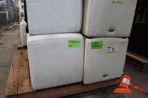 2 X UPHOLSTERED BENCH, WHITE, L1200 X W440 X H440, GENERAL WEAR AND TEAR