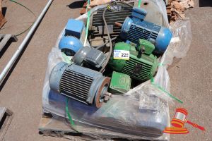 Approx 8 X Electric Motors, Includes: Sew-Eurodrive Model: Dfv112m4, Sn:20.01090063.01.0001.06, Weg, Weg K12as1de2, Various Others, Untested, On A Pallet
