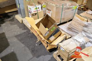 121 · ASSORTED CATERPILLAR PARTS, APPROX 3 X BOXES, INCLUDES: CAT HARNESS ASSEMBLY P/N:247-0495, CAT PULLEY ASSEMBLY P/N:103-0880, VARIOUS GEARS, BOLTS, WIRING HARNESSES, VARIOUS OTHERS (POSS UNUSED, BOXED), ON A PALLET, (B5335372)