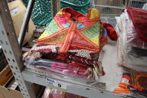 9 · 13x ASSORTED SHOULDER BAGS, 36 x 43cm