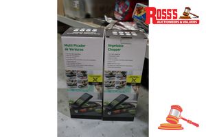 67 · 2x VEGETABLE CHOPPERS