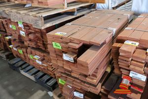 100 · PACK OF JARRAH DECKING FEATURE, 144 LM, 086 x 019, 13.1M2 WITH 5mm GAP (PACK NO: 320026266) TRANSPORT DIMS L1200 x W520 x H450,