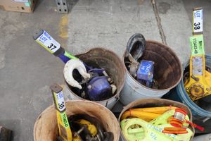 37 · 1 X BUCKET WITH LEVER BLOCK, RATED CAPACITY 3000 KG, 1 X BUCKET WITH CHAIN BLOCK , 3 TONNE, BLUE,