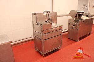 54 · SIEBECK FRT-S-6 SEMI AUTOMATIC TUNNEL MEAT TYING MACHINE. 3 PHASE. APPROX 800 X 600 X H1390MM. APPROX 160KG. NOTE: REMOVED FROM SERVICE 24TH JULY 2026