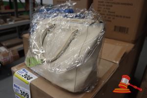 323 · BOX OF WINE COOLER BAGS