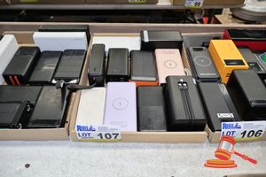107 · 10 X PORTABLE POWER BANKS, VARIOUS BRANDS AND POWER . INCLUDING: CYGNETT, BELKIN. UNTESTED (SOME MARKS)