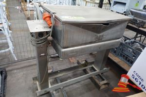 27 · MERCER BRATT PAN/ TILTING SKILLET OR BRAISING PAN, MODEL AND SERIAL NUMBER UNREADABLE, ELECTRIC 3- PHASE, MOUNTED ON LIFTING FRAME, UNTESTED,