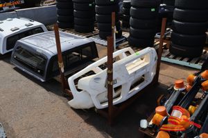 41 · 2 X WHITE SMART BARS, WITH 2 METAL SUPPORT BEAMS, 1 X SMART BAR FOR TOYOTA LANDCRUISER 70 SERIES, S/N; 5888899, SOME MARKS/ RUST, IN METAL STILLAGE, APPROX ; 1.5M W X 1.2M D X 1.3M H