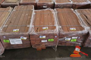 98 · PACK OF JARRAH DECKING 86 x 19 x 900mm, FEATURE, 108 LM, PACK# 320028693, TRANSPORT DIMS - L 900 x H 450 x W 500.