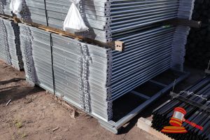 20 x 2.1m x 1.8m Portable Cattle Panels, 60 x 30 Rails