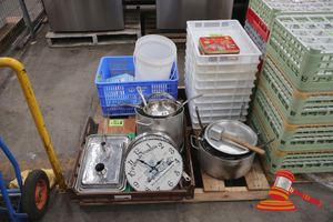 27 · ASSORTED KITCHENWARE, INCLUDES: STAINLESS STEEL POTS WITH LIDS, PASTER COOKER POT, BAKING TRAYS, WIRE BASKET, WALL CLOCKS, PASTRY CRATES (WHITE) AND SUNDRY ITEMS