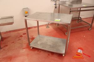 20 · STAINLESS STEEL MOBILE 2 TIER TROLLEY. APPROX 1000 X 600 X H930MM