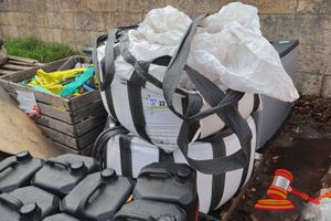 22 · 2 X BULKA BAGS, WHITE SAND APPROX. 1M3 EACH BAG