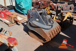 33 · EMBREY HYDRAULIC GRAB WITH JT TILT HITCH, EXCAVATOR ATTACHMENT, #Q108 (USED, SURFACE RUST)