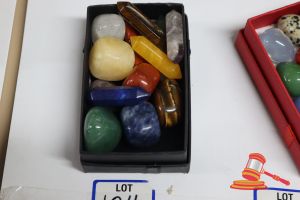 104 · MIXED POLISHED GEMSTONES