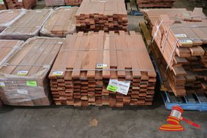111 · PACK OF JARRAH DECKING 75 x 25, FEATURE 200 LM, 0.375M3, PACK# 320028853, TRANSPORT DIMS- L 1000 x H 1050 x W 500.