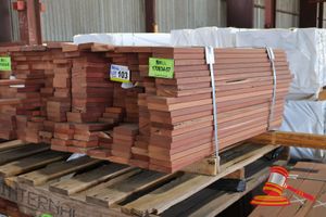 103 · PACK OF JARRAH DECKING, FEATURE, 086 x 019,108 LM 9.82M2 WITH 9.5mm GAP (PACK NO: 320026227) TRANSPORT DIMS PACK SIZE L900 x W520 x H450,